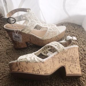 American Eagle Ivory Lace Wedges
